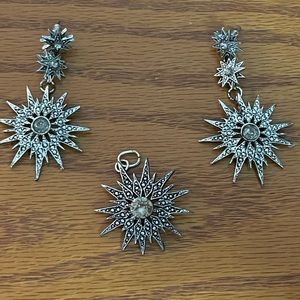 BRAND NEW Pendant with earring set